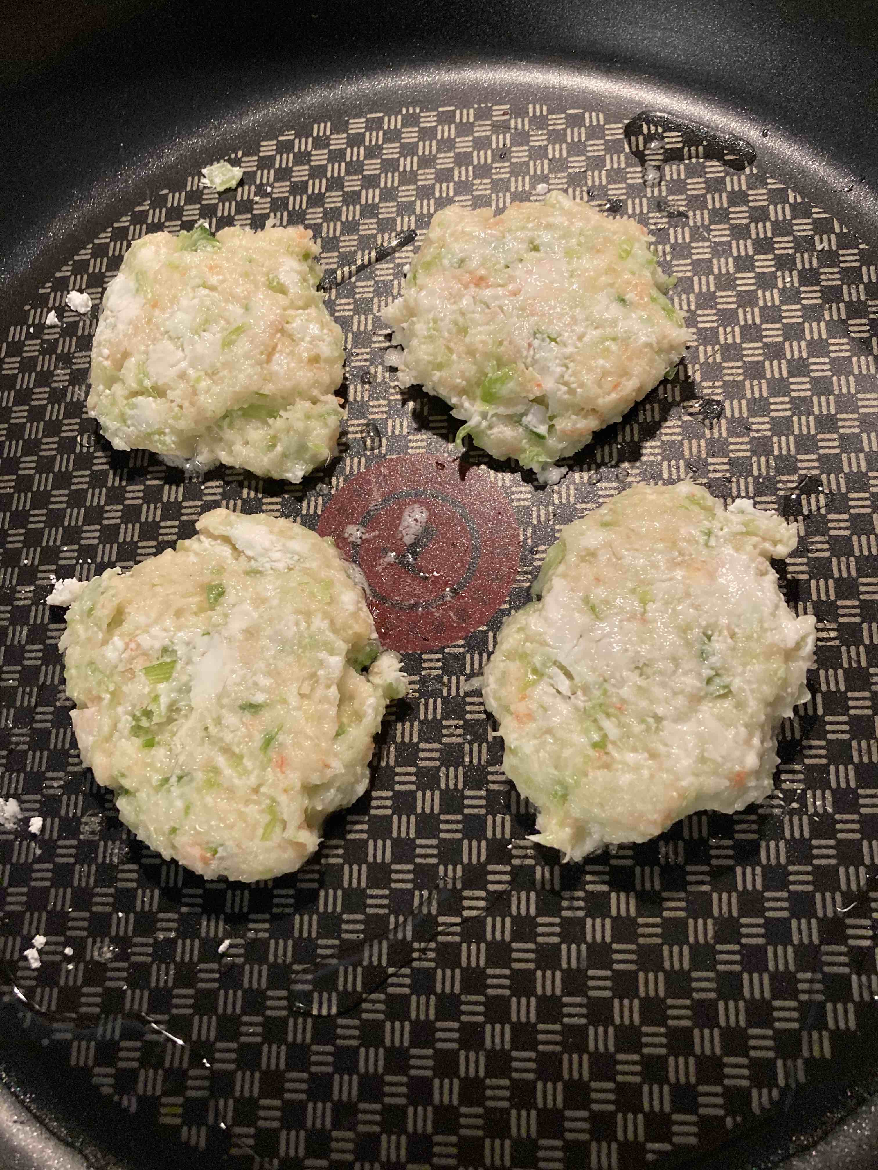 Shrimpcakes getting fried